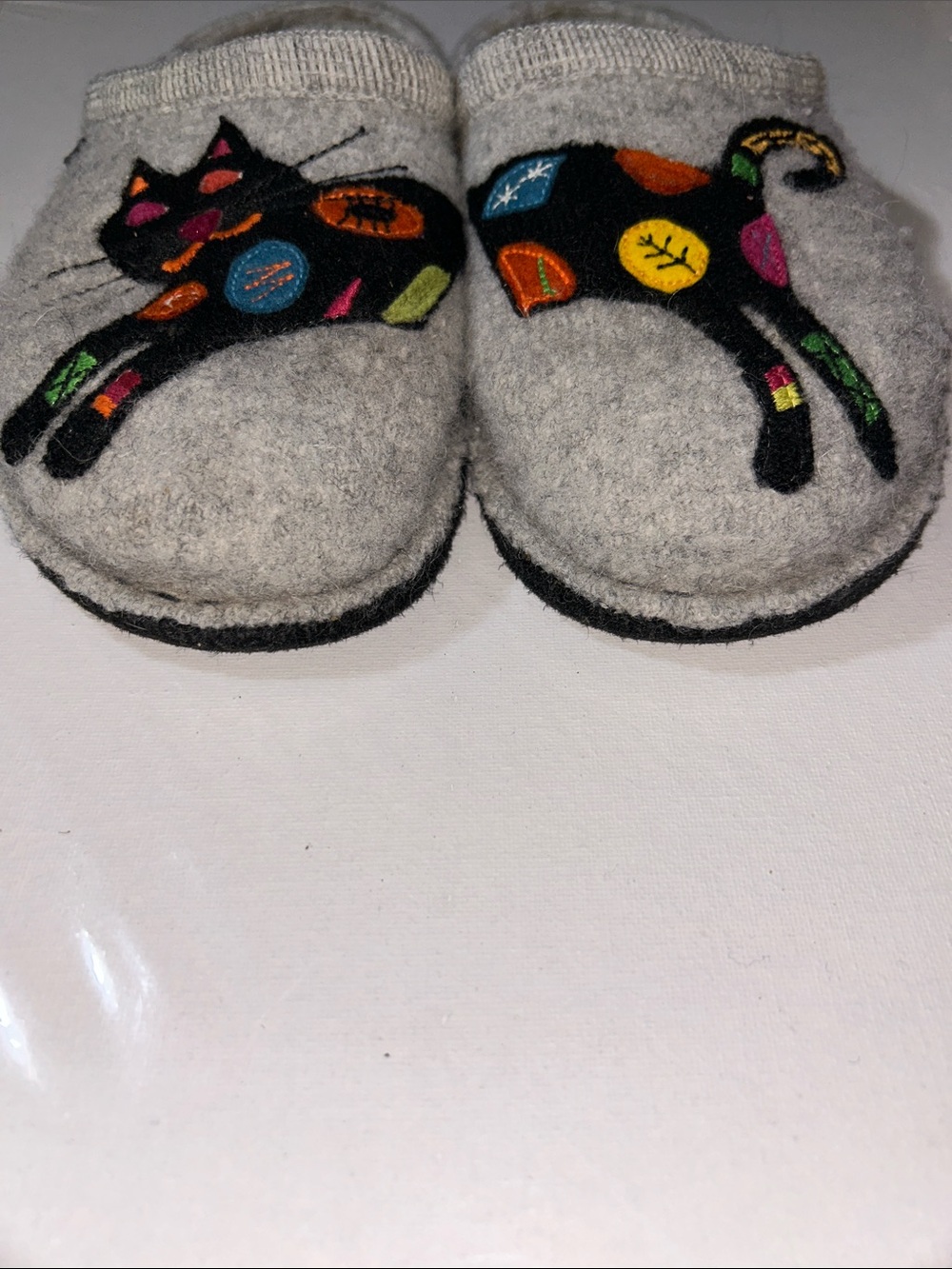 Haflinger 100% Natural Wool Sassy Cat Slippers Grey with Multicolor Cat Appliqué - Picture 5 of 9